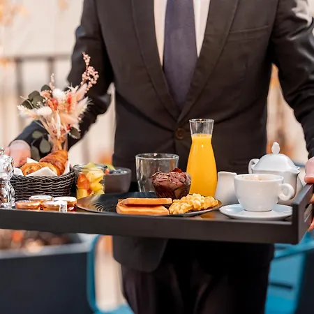 Grand Lafayette Hotel